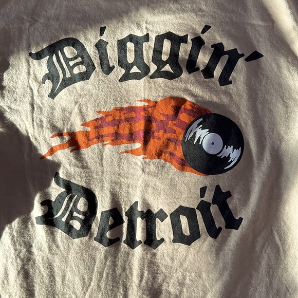 Tan Graphic Tee, light use, great condition, streetwear, h&m, relaxed fit. - Picture 5 of 5